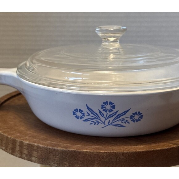 Vtg. Corning Ware, 6.5" Skillet, and Lid, 6.5" W x 10.25" w/Handle. - Picture 6 of 6
